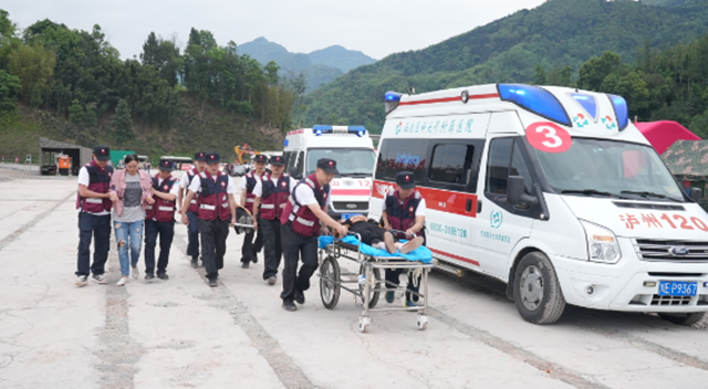 四川(川南)紧急医学救援队参加四川省2023年大震巨灾综合实战演练(图2) 救2.png