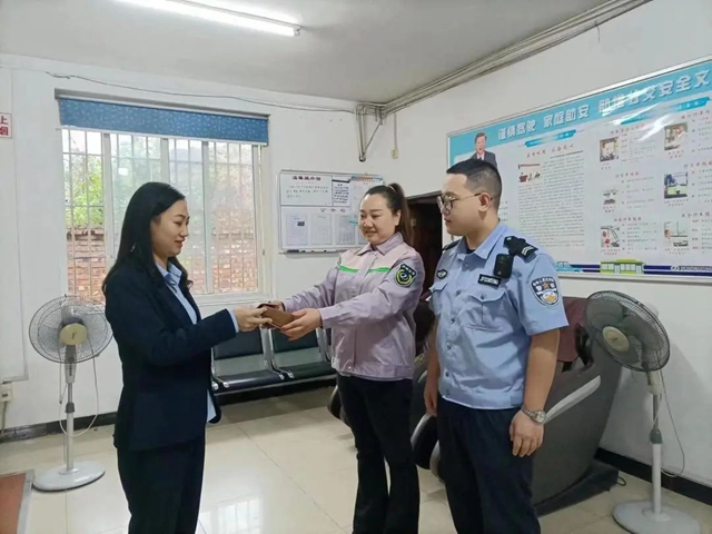 为他们点赞！泸州公交传播正能量，拾金不昧获赞扬