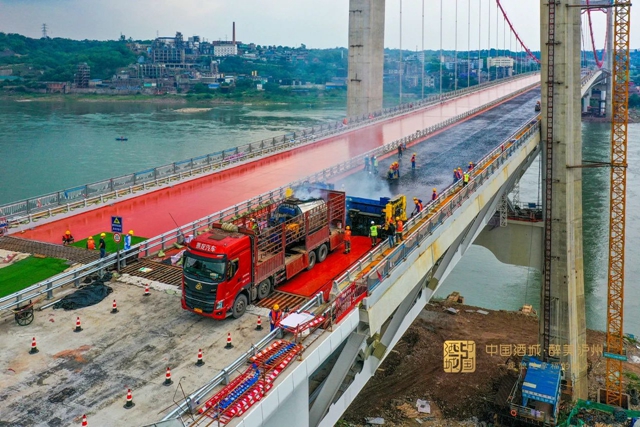 通车倒计时！泸州长江二桥开始铺沥青了