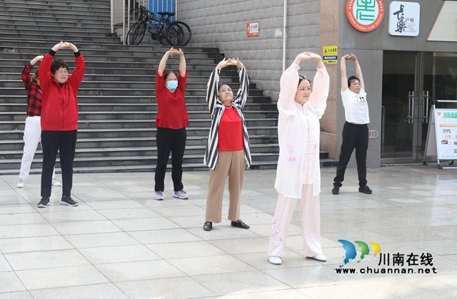 龙马潭: 义诊进社区,暖心护士节(图6) 030A9339_副本.jpg