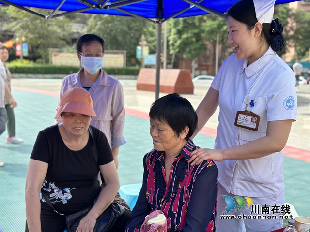 龙马潭: 义诊进社区,暖心护士节(图4) 7b0e64dd7fbacd20fb1f9f932c08f39.jpg