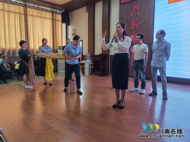 家长情景演绎.jpg