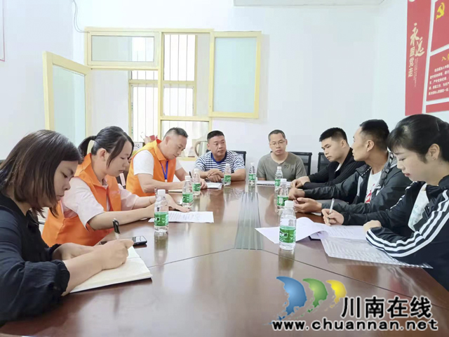 泸县调研海潮镇劳务专合社建设工作.jpg