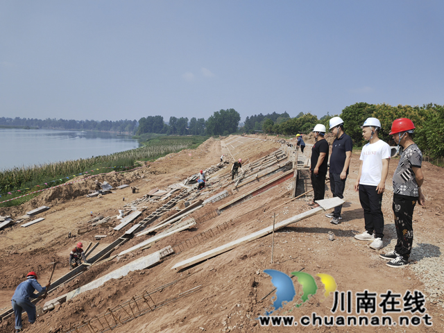 安全施工督查（曾佐然摄）.jpg
