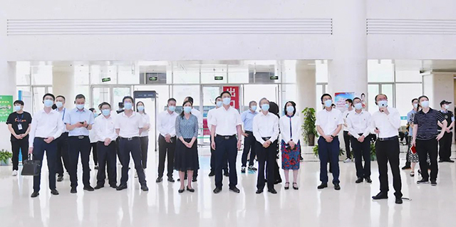 省卫健委党组书记、主任徐斌一行调研西南医大附院