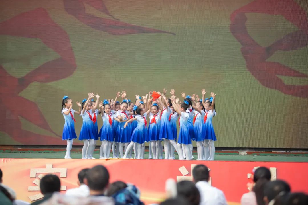 廿载芳华正青春 | 泸州十八中举行建校20周年庆典活动(图10) 10.jpg