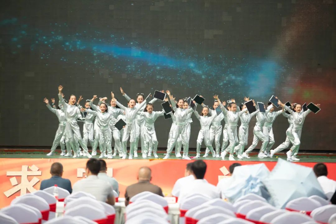 廿载芳华正青春 | 泸州十八中举行建校20周年庆典活动(图17) 17.jpg