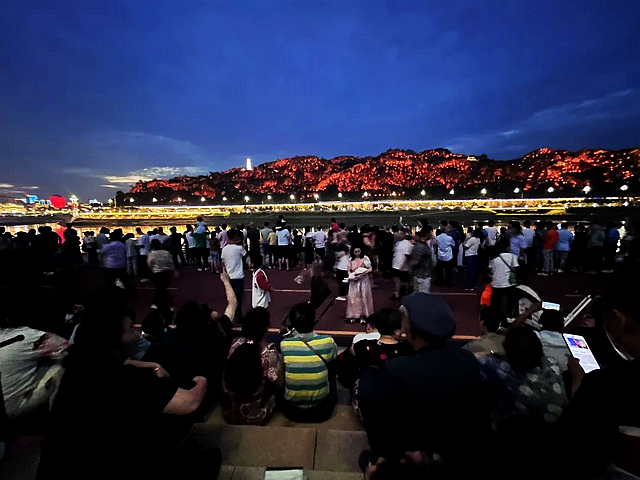 昨晚,宜宾全城沸腾!(图10) nEO_IMG_10.jpg