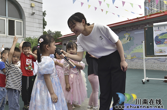 3.师幼互动游戏.jpg