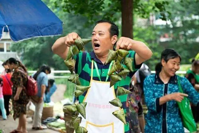 端午节要到啦！买粽子 挂艾草 ，快和巴妹儿一起坐公交购好物