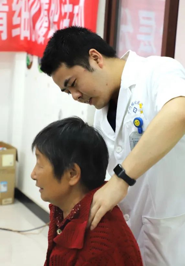 人大代表履职担当办实事儿,进家入站服务为人民!(图7) 7.jpg