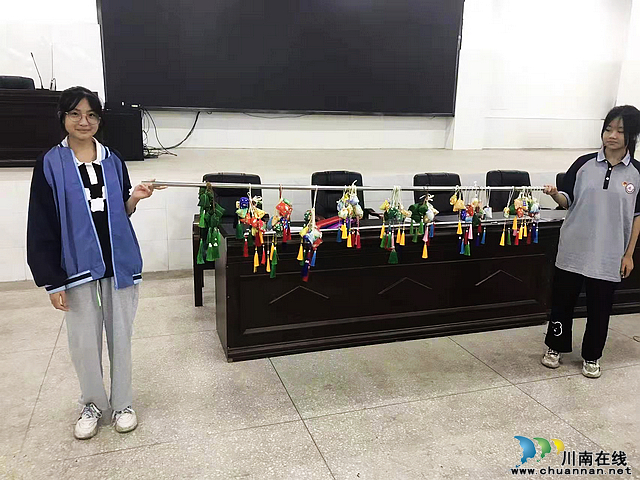 护国中学开展“我们的节日—端午”主题文化活动(图6) nEO_IMG_1e25adf79014925cf84bdbf62c850b9.jpg