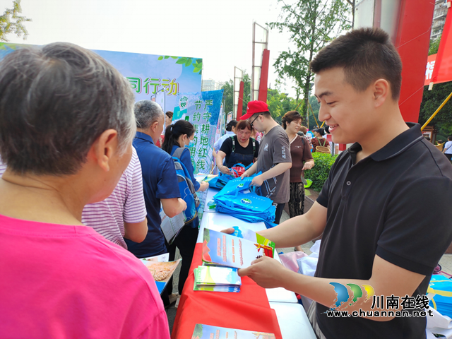 泸州市自然资源和规划局开展第33个全国土地日主题宣传活动(图3) 土3.png