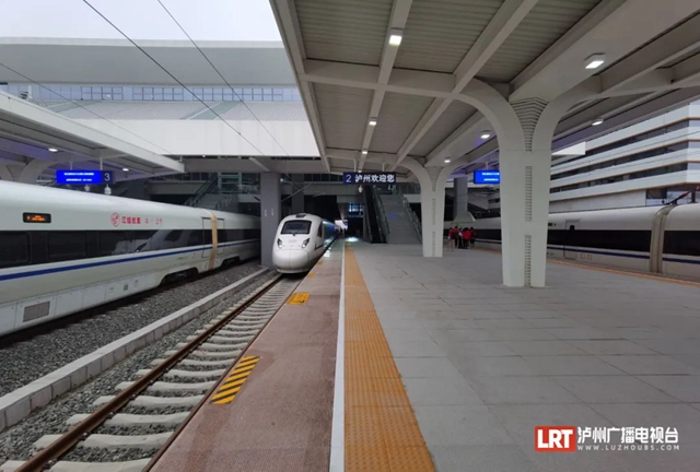 泸州高铁两岁了!一起见证它的成长(图3) 3.jpg