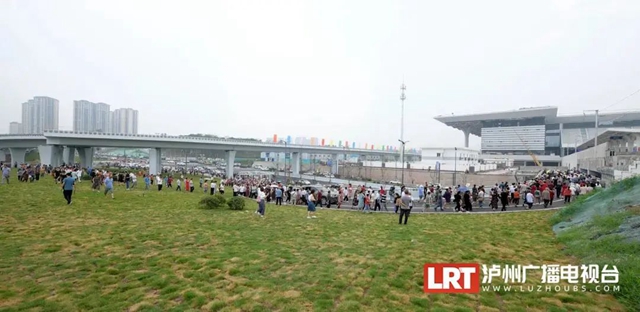 泸州高铁两岁了!一起见证它的成长(图1) 1.jpg