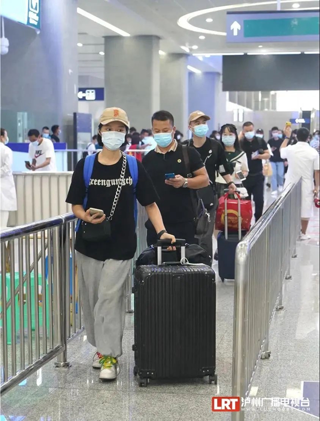 泸州高铁两岁了!一起见证它的成长(图7) 7.jpg