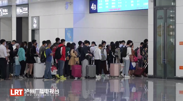 泸州高铁两岁了!一起见证它的成长(图8) 8.jpg