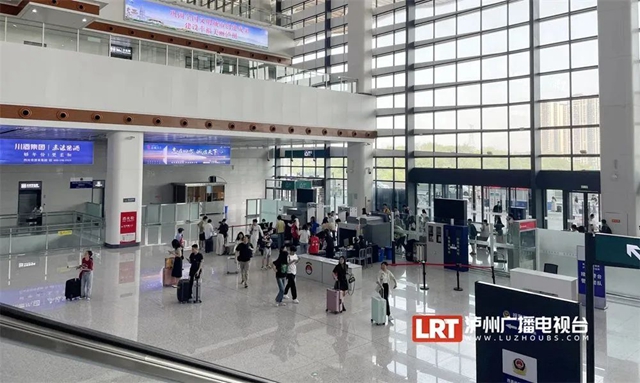 泸州高铁两岁了!一起见证它的成长(图15) 15.jpg