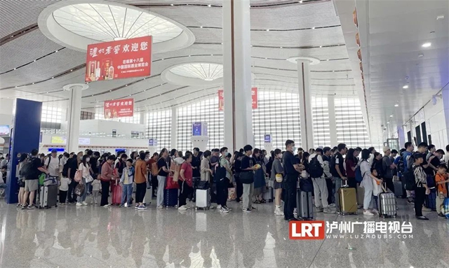 泸州高铁两岁了!一起见证它的成长(图16) 16.jpg