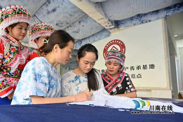 泸州:彝家大学生暑期山区当“师”传艺(图3) 3.jpg
