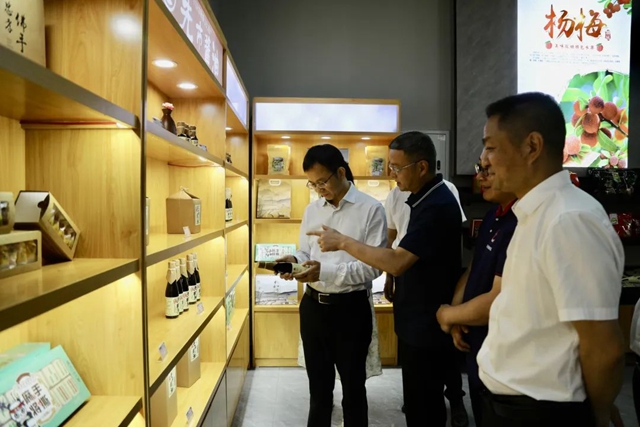 李堂兵带队调研民营经济健康发展工作