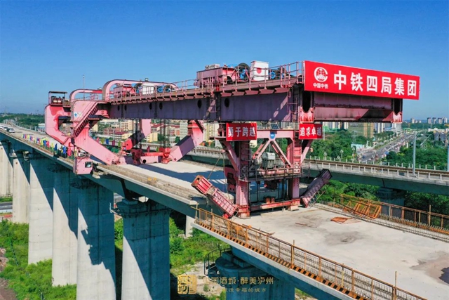 下一步铺轨!渝昆高铁川渝段四川境内箱梁架设顺利完成(图3) 3.jpg