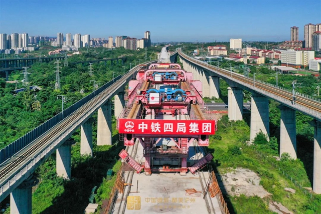 下一步铺轨!渝昆高铁川渝段四川境内箱梁架设顺利完成(图1) 1.jpg