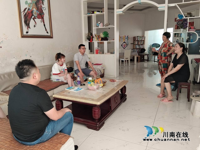 王晶、贾政烽家访.jpg