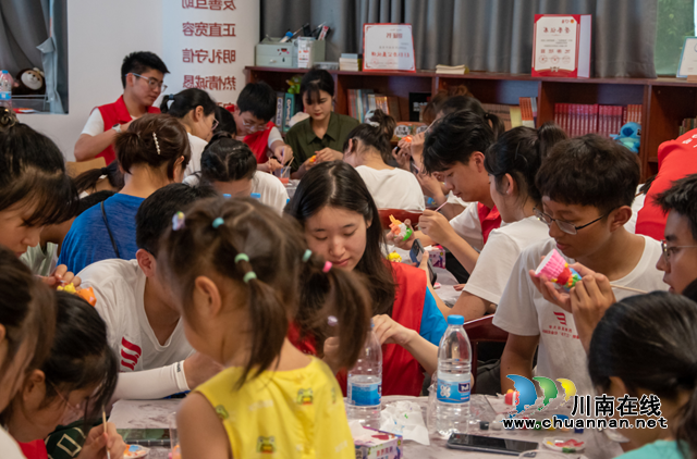 泸州:18名“石膏娃娃”酷暑摆摊,筹措资金帮扶卧病老人(图3) 3.png