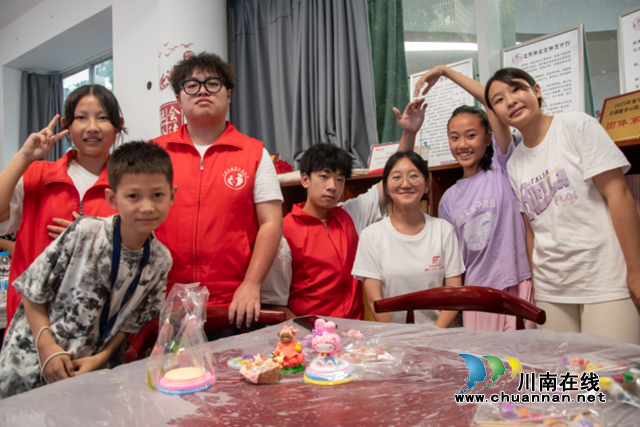 泸州:18名“石膏娃娃”酷暑摆摊,筹措资金帮扶卧病老人(图7) 7.png