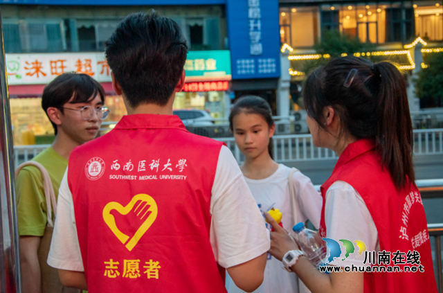 泸州:18名“石膏娃娃”酷暑摆摊,筹措资金帮扶卧病老人(图9) 9.png