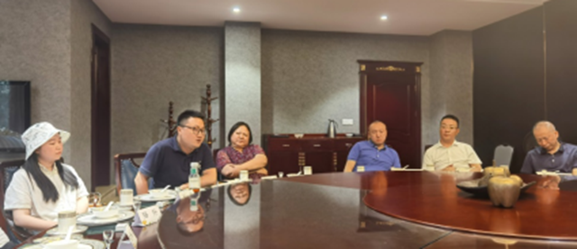 市房协组织召开泸州市部份媒体跨界合作茶话会(图3) 房3.png