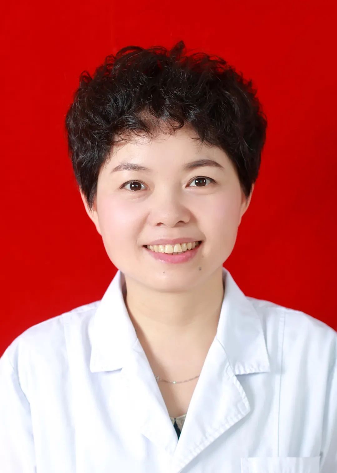 【围观】痛，男子门牙被生生磕断！