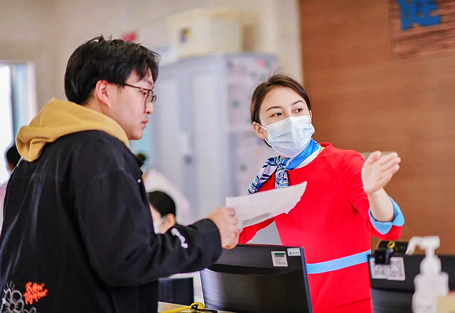 快看,西南医大附院的“多巴胺穿搭”(图9) nEO_IMG_9.jpg