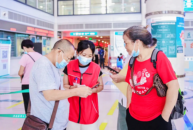 快看,西南医大附院的“多巴胺穿搭”(图8) nEO_IMG_8.jpg