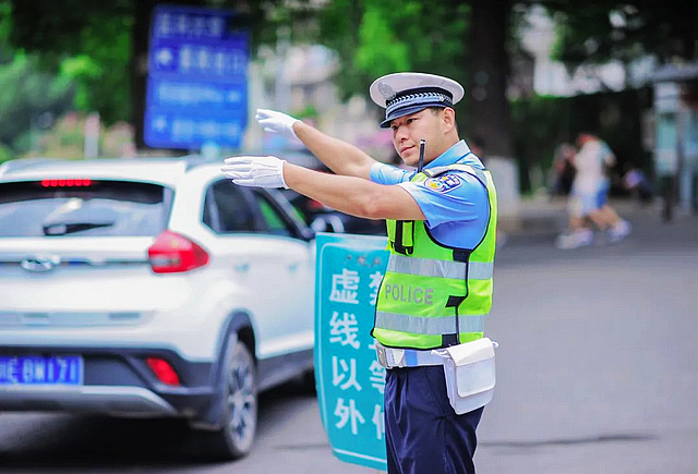 快看,西南医大附院的“多巴胺穿搭”(图14) nEO_IMG_14.jpg