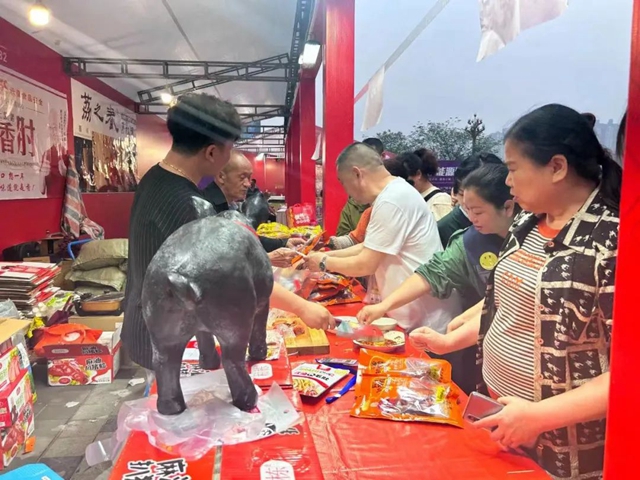 砥砺半载 | 泸州金融商业中心【佳乐世纪城】,于中心逐浪前行(图26) 25.jpg