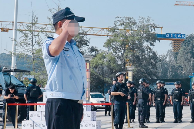 自贡缉毒民警退休当天,妻子一条朋友圈让人“破防”(图3) 640 (6).png