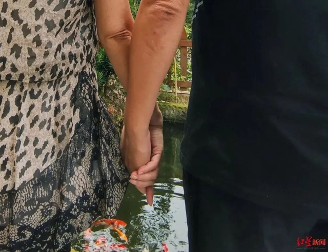 自贡缉毒民警退休当天,妻子一条朋友圈让人“破防”(图6) 640 (9).jpg