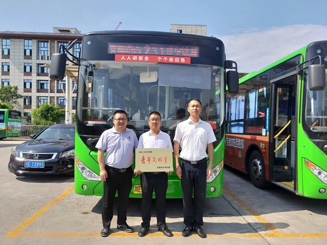 泸州公交158路、231路被命名为“2022-2023年度泸州市青年文明号”(图3) 3.jpg