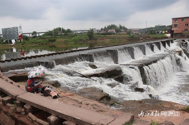 壮观!内江城郊这个瀑布迎来最佳观赏期(图3) 3.jpg