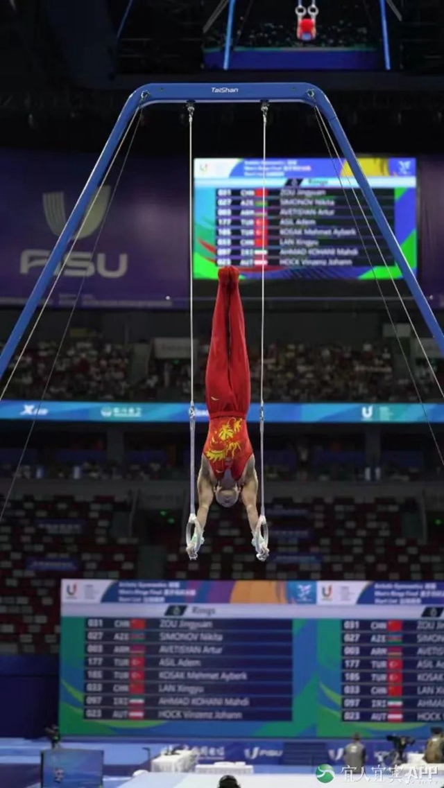 邹敬园双杠封王!颁奖仪式特别安排,这一幕太暖心!(图1) 1.jpg