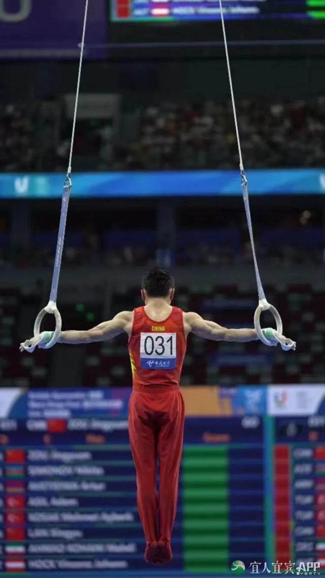 邹敬园双杠封王!颁奖仪式特别安排,这一幕太暖心!(图2) 2.jpg