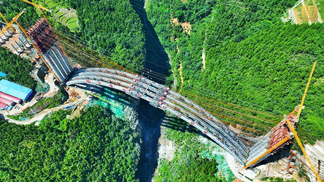 世界最大跨径悬浇拱桥丨古金高速公路水落河特大桥主拱圈合龙(图2) 2.jpg