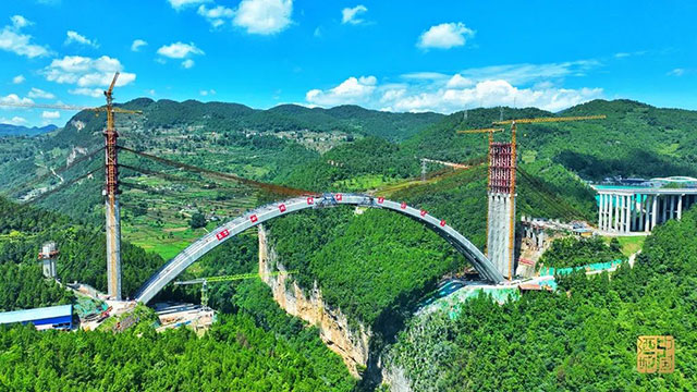 世界最大跨径悬浇拱桥丨古金高速公路水落河特大桥主拱圈合龙(图3) 3.jpg