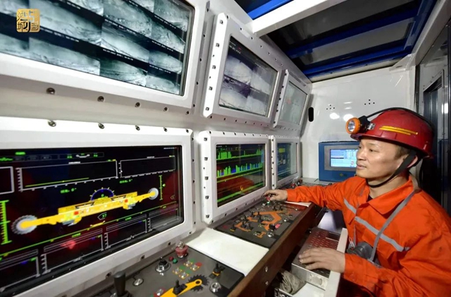 四川古叙煤田公司启动矿山数字化转型升级(图2) 微信图片_20230830110510_1.jpg