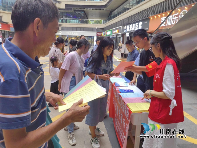 合江县： 发挥“摊主”作用 推进农民工社保参保扩面专项行动