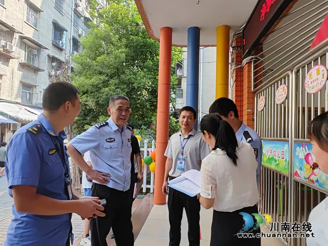 龙马潭区小市街道：“扫黄打非”专项检查，护航学子“开学季”