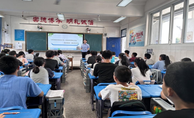 泸州护航“开学季” 正在“警”行时(图7) 7.jpg