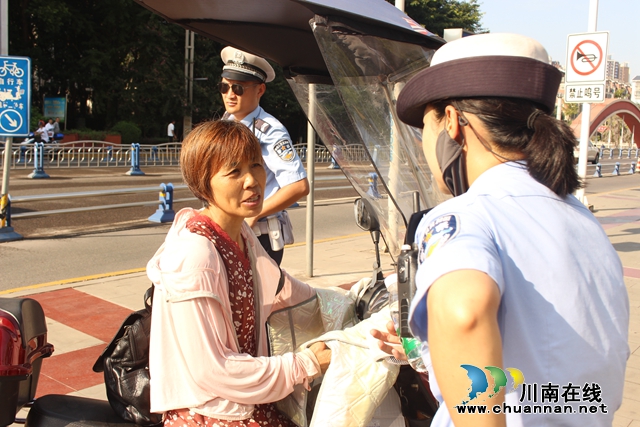 泸县玉蟾街道开展“一盔一带”守护生命行动